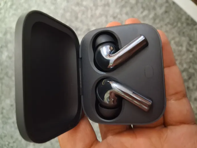 Sold second hand Oneplus Buds 3 Wireless Earbuds, Like New Condition, Dark Grey on Resellpur