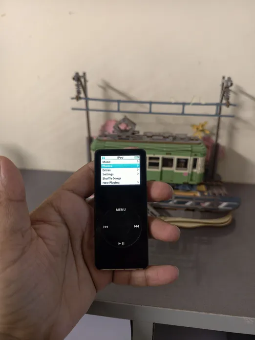 Buy used Apple Ipod Nano 1 4GB Good Condition With Charging Cable online on Resellpur