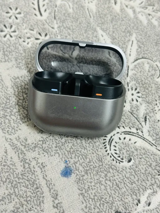 Buy used Samsung Galaxy Buds3 Pro, Good Condition, Grey Silver Wireless Earbuds online on Resellpur