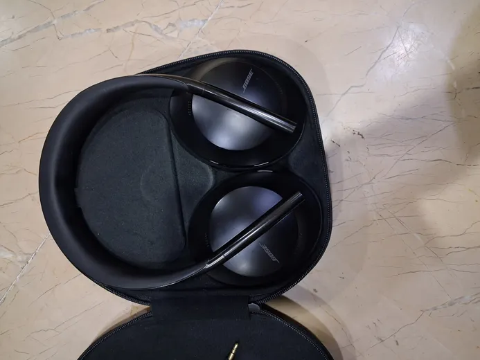 Buy used Bose NC700 Wireless Headphones Black Like New Condition online on Resellpur