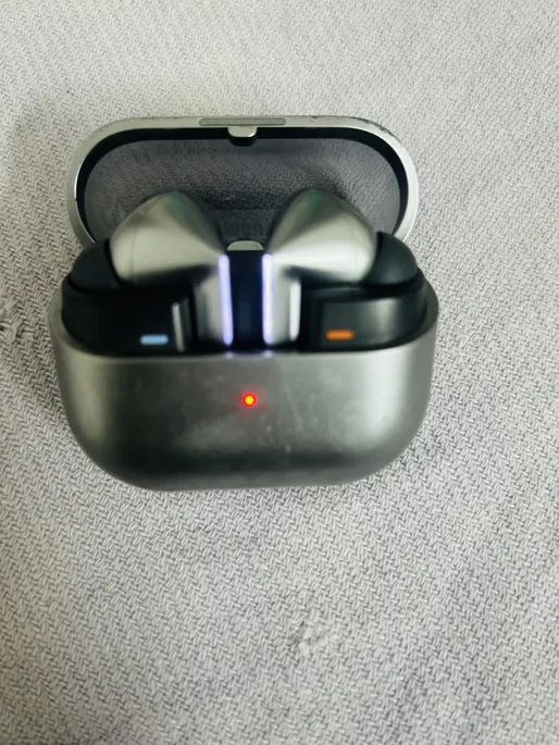 Buy used Samsung Galaxy Buds3 Pro Good Condition Wireless Earbuds Gray online on Resellpur