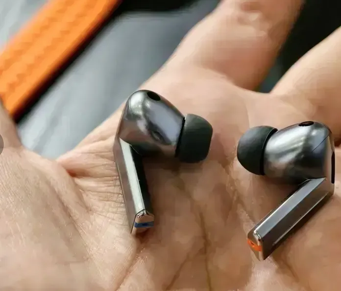 Sold second hand Samsung Galaxy Buds 3 Pro - Unused Wireless Earbuds - Gray - Charging Wires Included on Resellpur