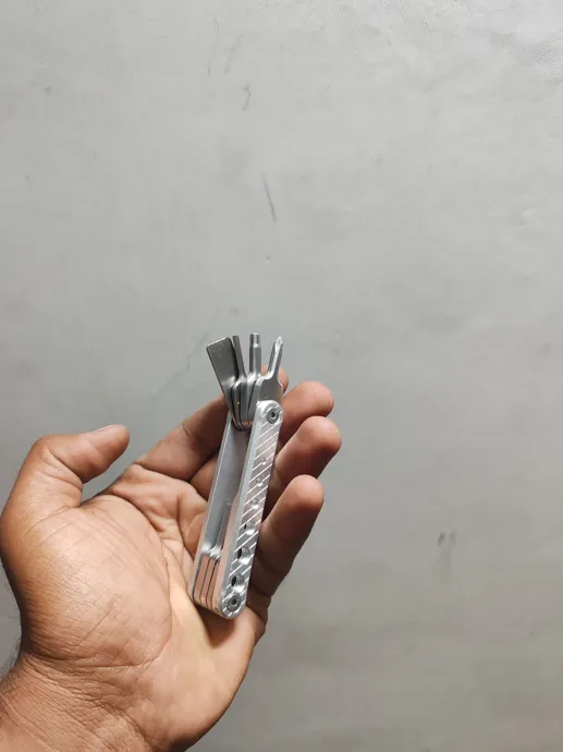 Sold second hand Smallrig Like New Multi Tool Kit | EDC Screwdriver Set | Silver | Compact Design on Resellpur