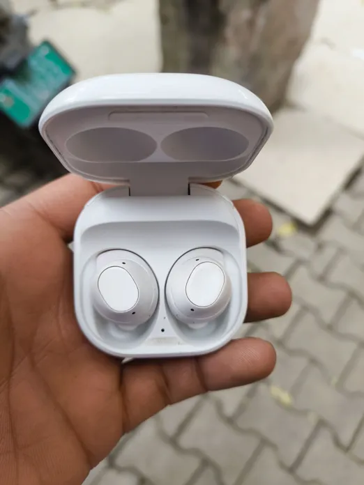Buy used Samsung Galaxy Buds FE - Fully Working - Wireless Earbuds - White online on Resellpur