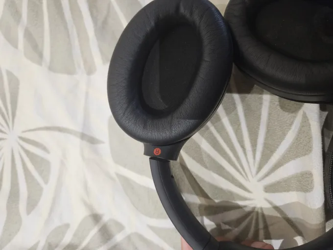 Buy used Sony WH-1000XM4 Barely Used Headphones Black online on Resellpur