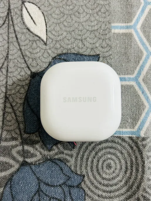 Buy used Samsung Galaxy Buds FE White True Wireless Earbuds Good Condition online on Resellpur