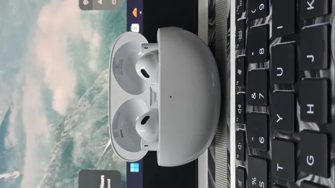 Sold second hand Realme Air 6 Pro Original TWS Earbuds White on Resellpur