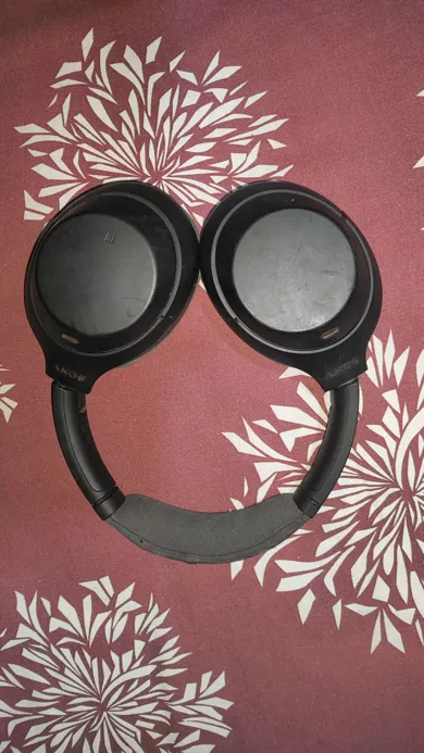 Buy used Sony WH-1000XM4 wireless headphones online on Resellpur