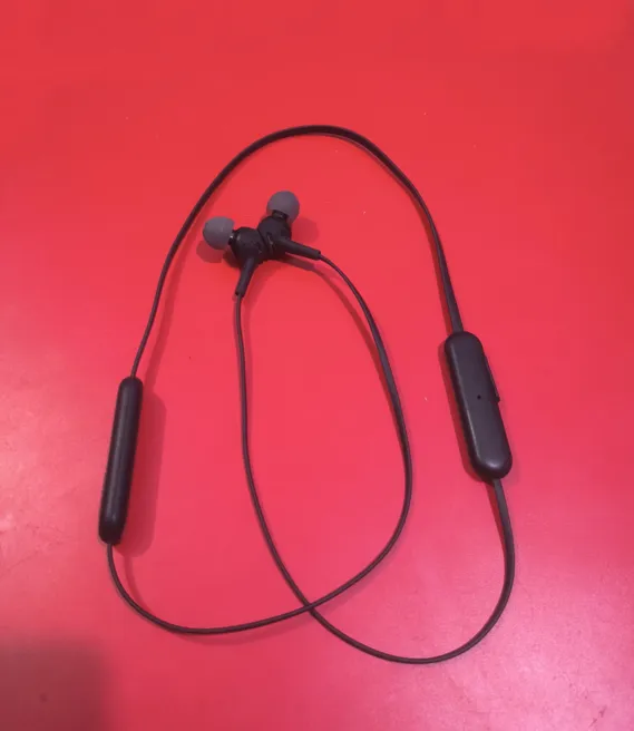 Sold second hand Sony WI-XB400 Wireless Neckband Headphones, Good Condition, Extra Bass on Resellpur