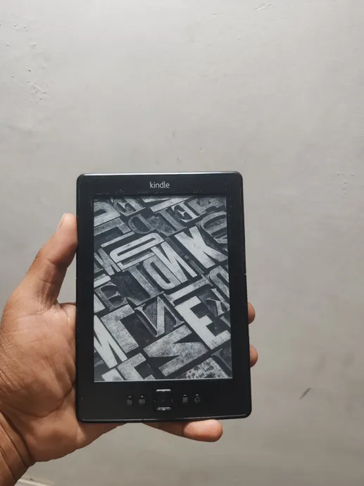 Buy used Kindle 4th Gen Used E-reader Black Non-touch With Page-turn Buttons online on Resellpur