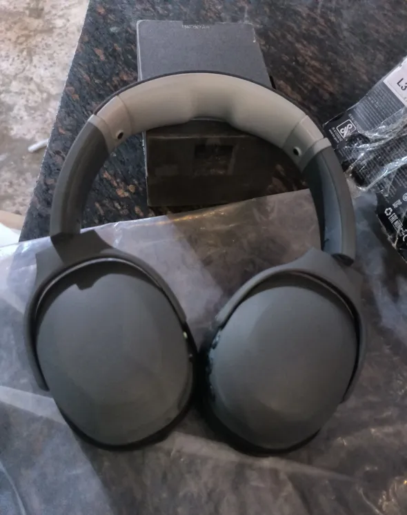 Buy used Skullcandy Crusher Evo | Almost Brand New | Headphones | True Black | Adjustable Sensory Bass online on Resellpur