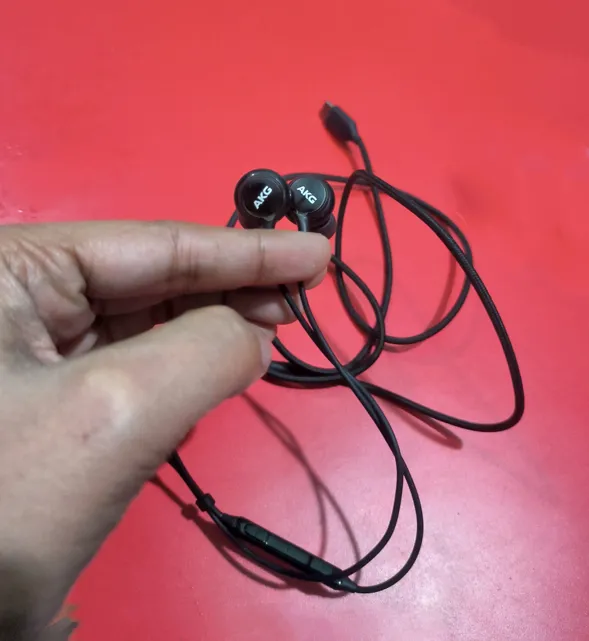 Buy used Samsung Akg-tuned IC100 Type-c Earphone | Almost New | Black | Wired | High-quality Audio online on Resellpur