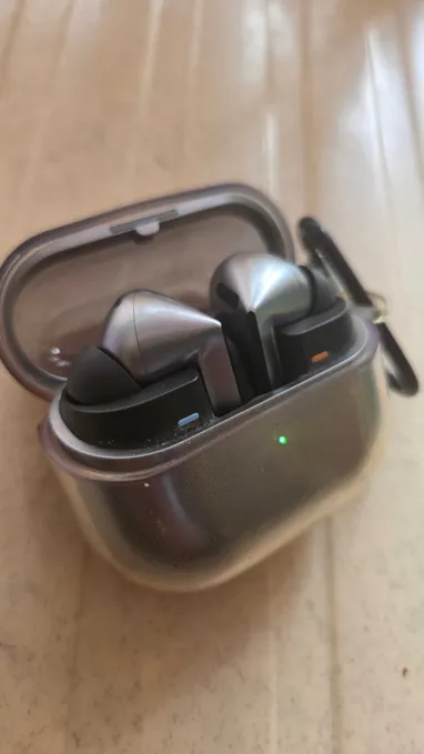 Buy used Samsung Buds 3 Pro - New - Wireless Earbuds - Silver - online on Resellpur