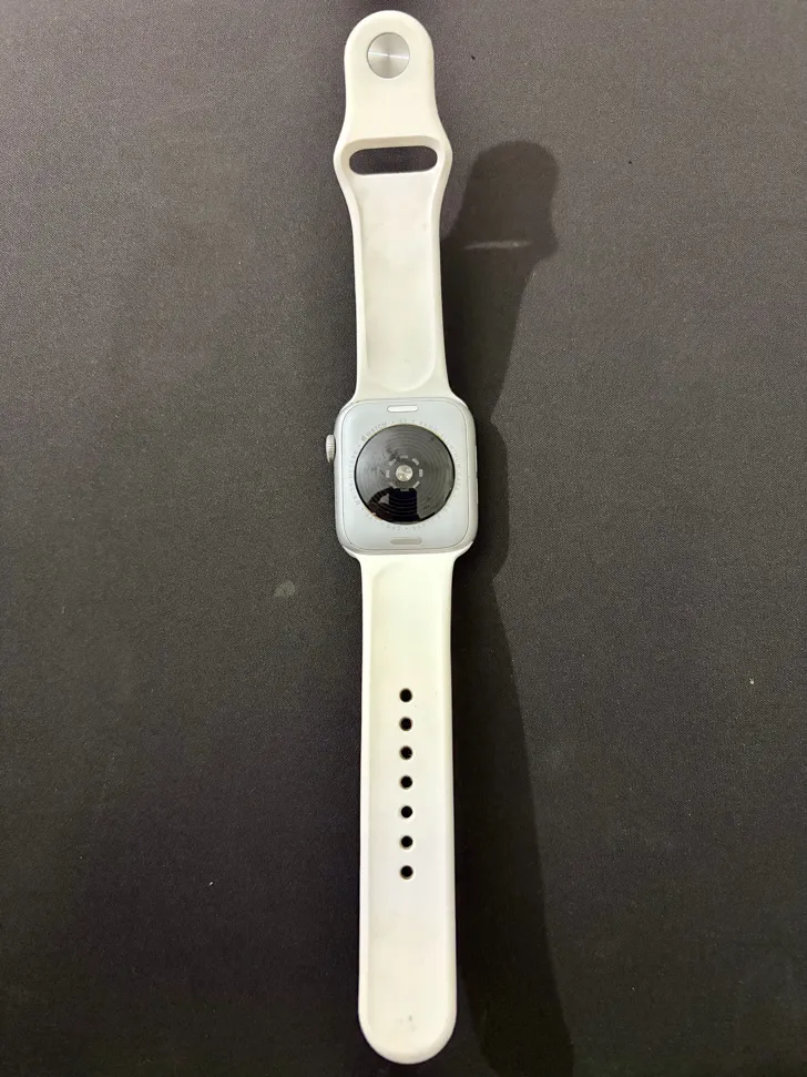 Buy used Apple Watch SE 2nd Generation Cellular Starlight 44mm GPS+LTE online on Resellpur
