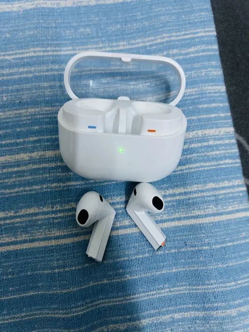 Buy used Samsung Galaxy Buds3 - Used - Wireless Earbuds - White online on Resellpur
