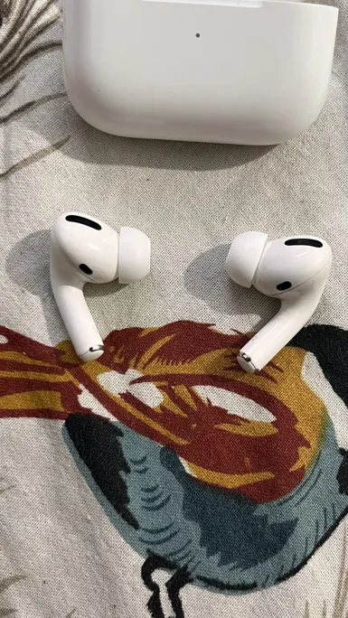 Buy used Apple Airpods Pro 1 Magsafe Wireless Charging White online on Resellpur