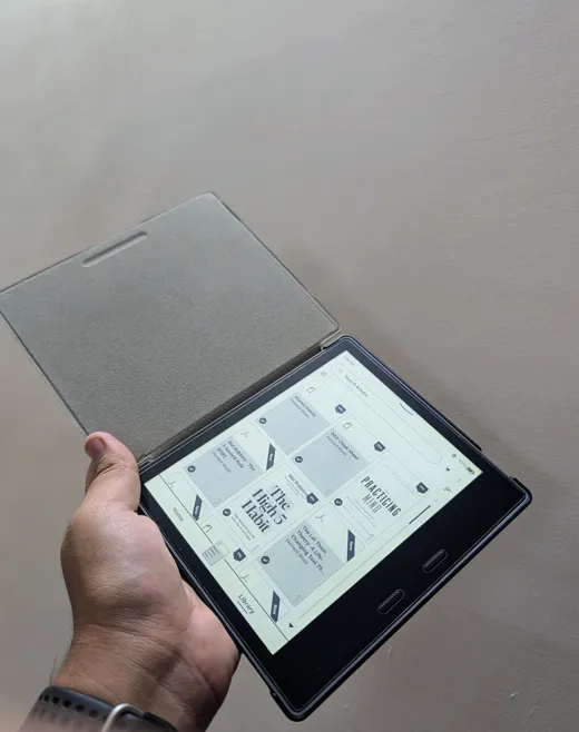 Buy used Kindle Oasis 10th Gen Good Condition Black E-reader Long Battery Life online on Resellpur