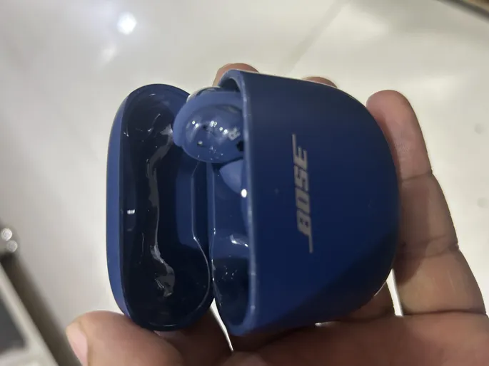 Buy used Bose QC II Earbud With Charging Case, Blue, Right Earbud Only online on Resellpur