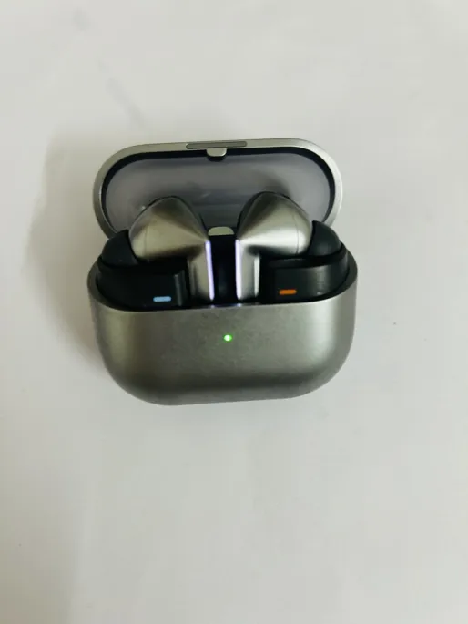 Buy used Samsung Galaxy Buds3 Pro - Used - Unisex - Earbuds - Gray - online on Resellpur