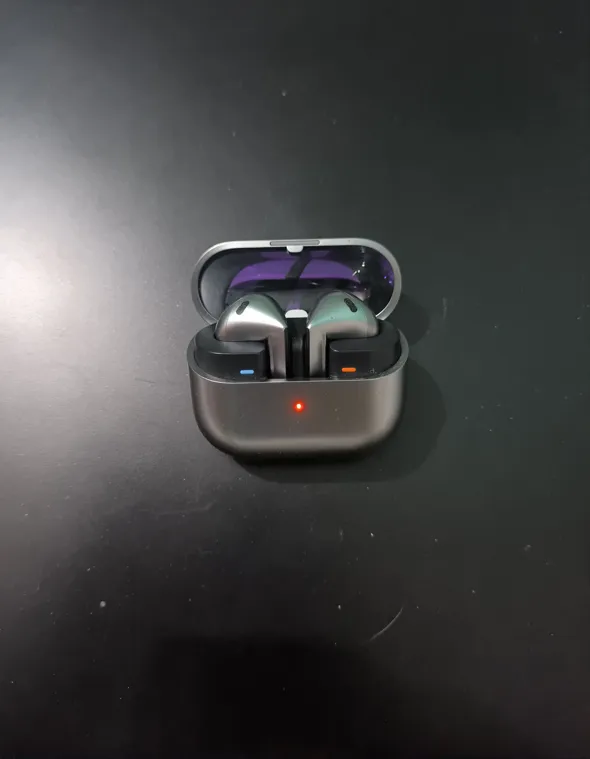 Buy used Samsung Galaxy Buds 3 | Used | Earbuds | Silver | Hi-fi Audio online on Resellpur