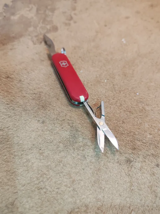Sold second hand Victorinox Classic Jetsetter Swiss Army Knife Red Silver Keychain Multitool on Resellpur