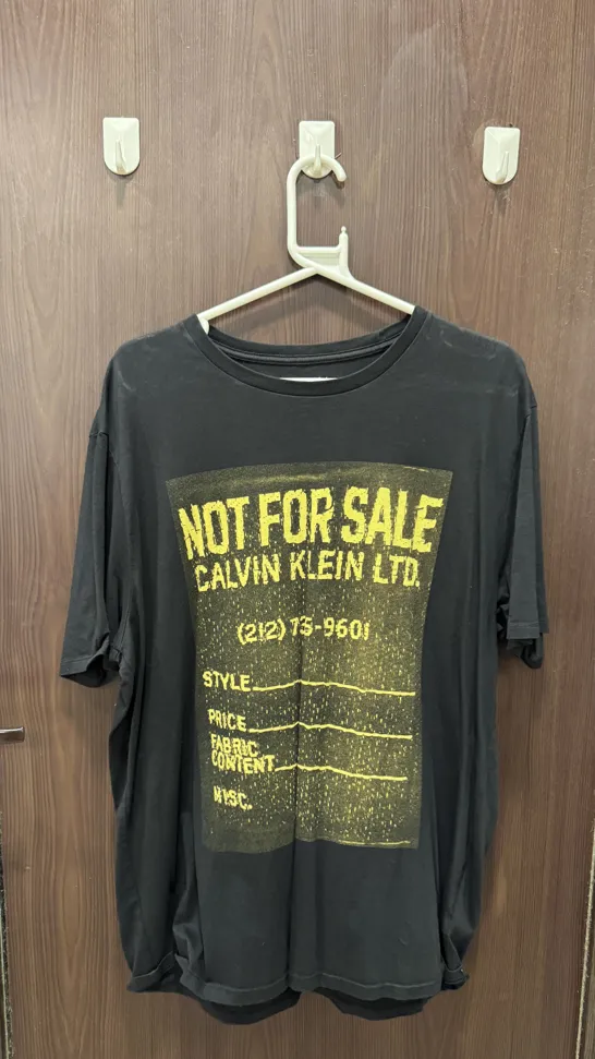 Buy used Calvin Klein Good Condition Men's T-shirt Black L Stretchable online on Resellpur