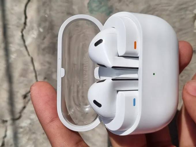 Buy used Samsung Galaxy Buds 3 Good Condition White Original Box online on Resellpur