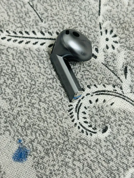 Buy used Samsung Galaxy Buds3 Left Earbud, Good Condition, Dark Grey online on Resellpur