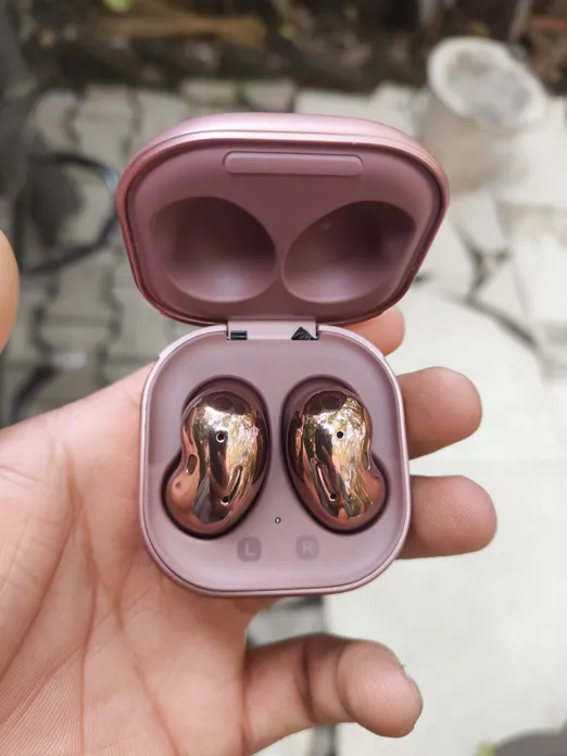 Sold second hand Samsung Galaxy Buds Live - Fully Working - Wireless Earbuds - Mystic Bronze on Resellpur