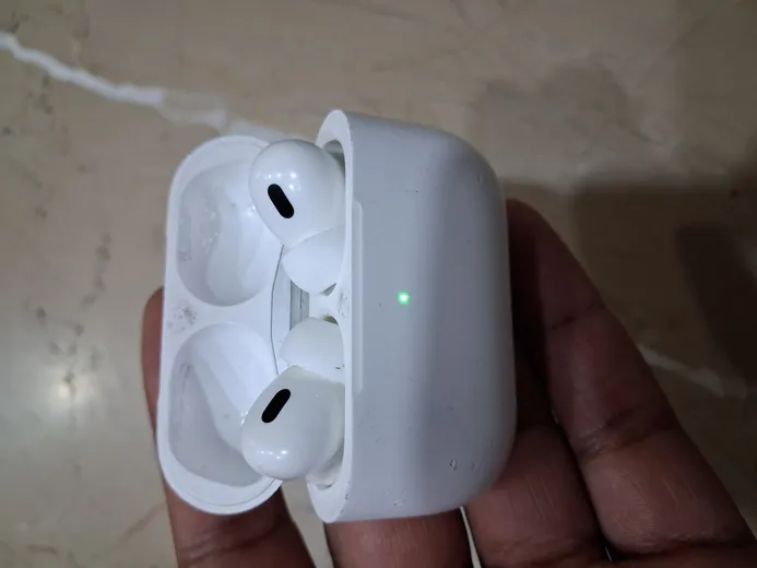 Buy used Apple Airpods Pro 2 White Wireless Earbuds With ANC online on Resellpur