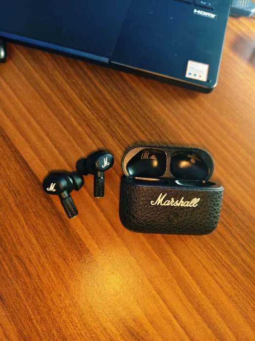 Sold second hand Marshall Motif II ANC Wireless Headphones Black Like New on Resellpur