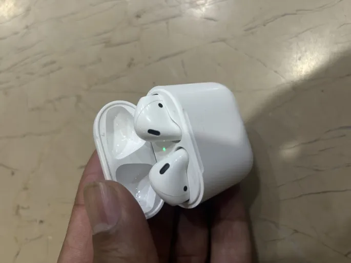 Buy used Apple Airpods 2nd Generation White Wireless Earbuds online on Resellpur
