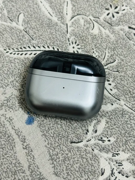 Buy used Samsung Galaxy Buds3 Wireless Earbuds Silver Fair Condition online on Resellpur