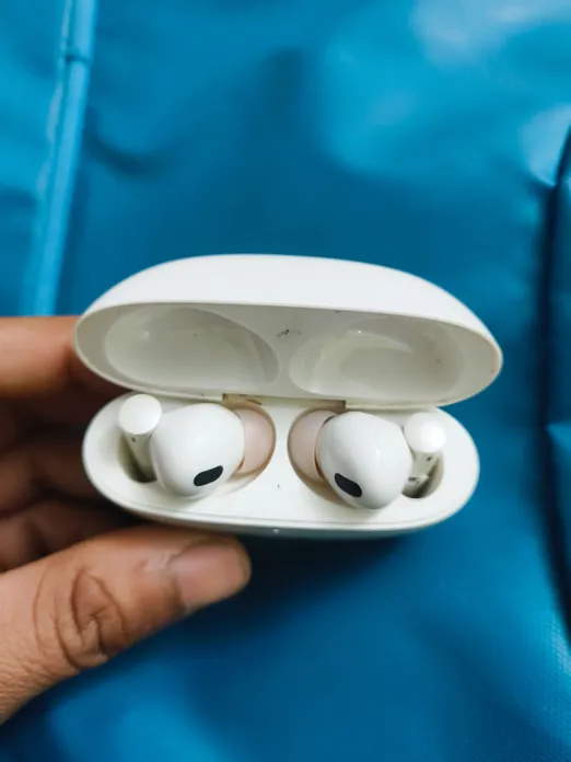 Sold second hand Realme Buds Air 5 Pro - Good Condition - Wireless Earbuds - White on Resellpur