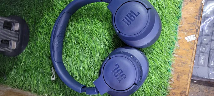 Buy used JBL Mint Condition Headphones - Blue - Wireless - Active Noise Cancelling online on Resellpur