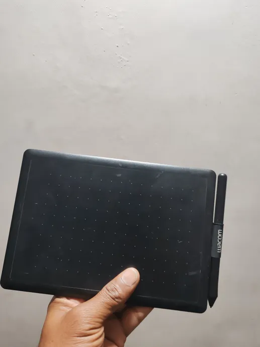 Sold second hand Wacom Pre-owned Graphic Tablet With Pen For Designers & Educators on Resellpur