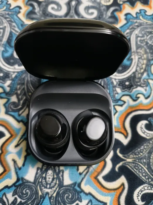 Sold second hand Samsung Galaxy Buds FE - Good Condition - Black - Wireless Earbuds on Resellpur