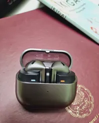 Buy used Samsung Galaxy Buds3 - Used - Unisex - True Wireless Earbuds - Gray - online on Resellpur