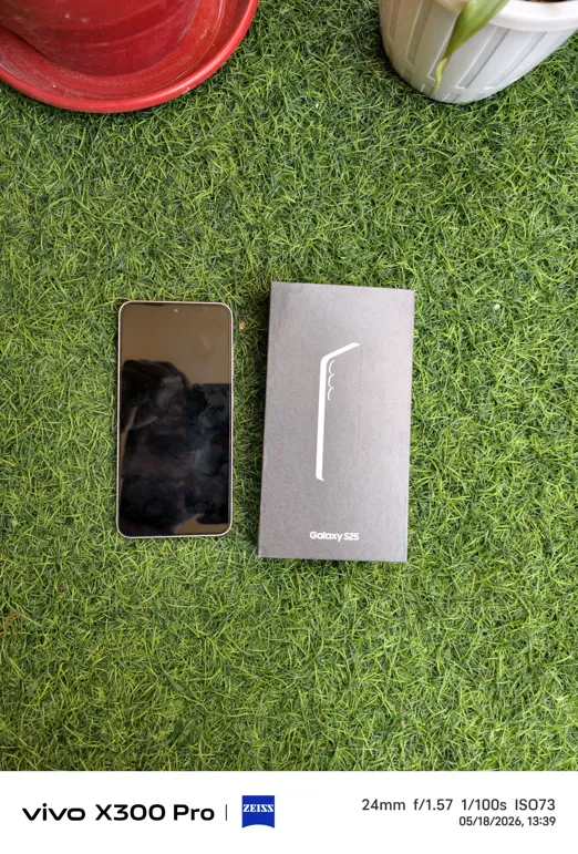 Buy used Samsung Galaxy S25 Very Good Condition 256GB Silver 12GB RAM Original Box online on Resellpur